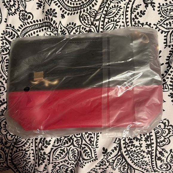 Disney Minnie Mouse Cosmetic Bag - Picture 3 of 3